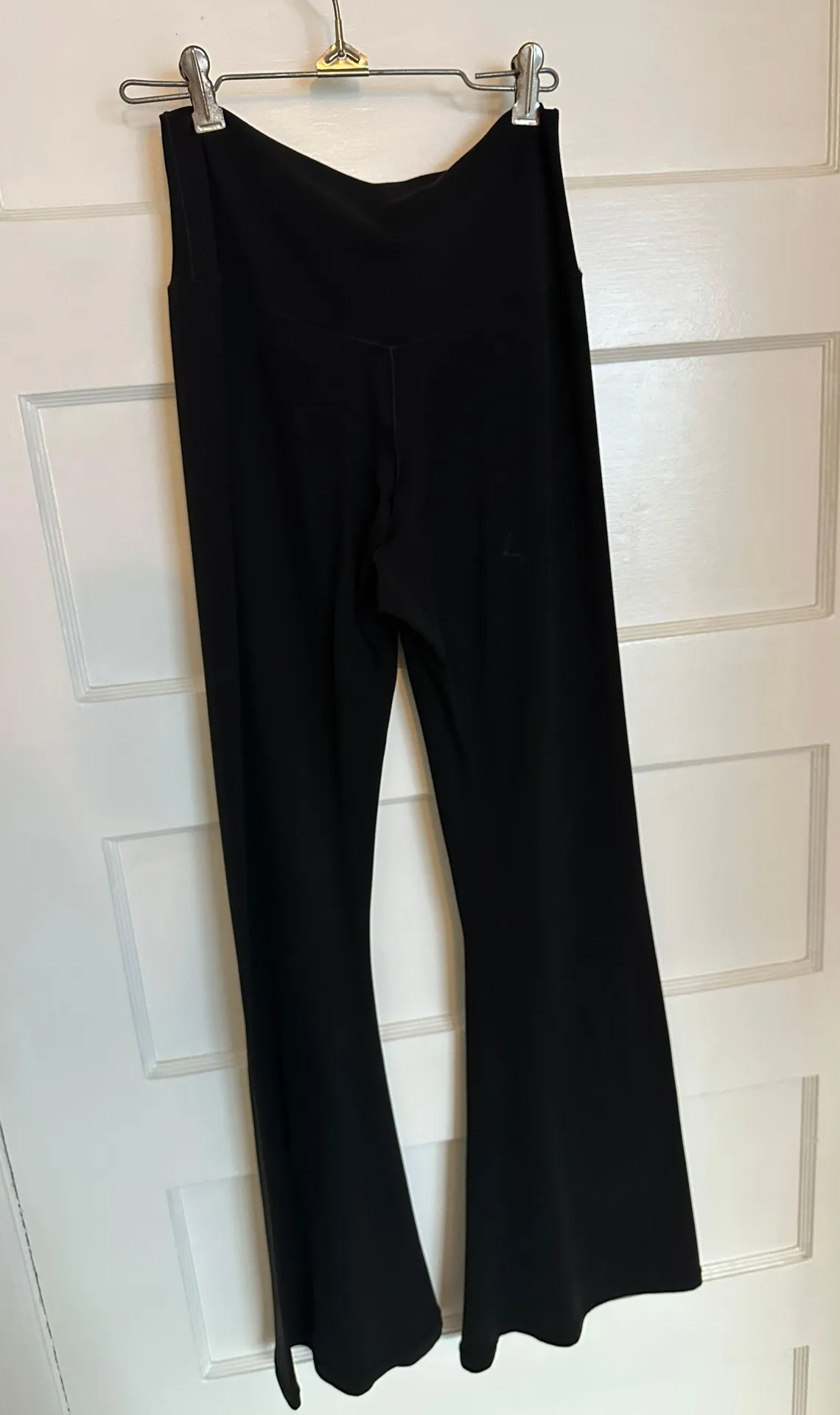 Offline Black V Flared Leggings - Image 4