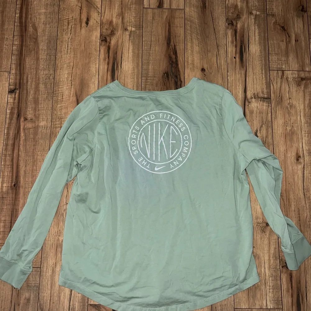 Nike Green  long sleeve tee - Image 4