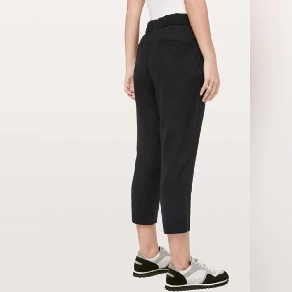 Lululemon On The Fly Crop Woven 23" in Black Size 4 - Image 6