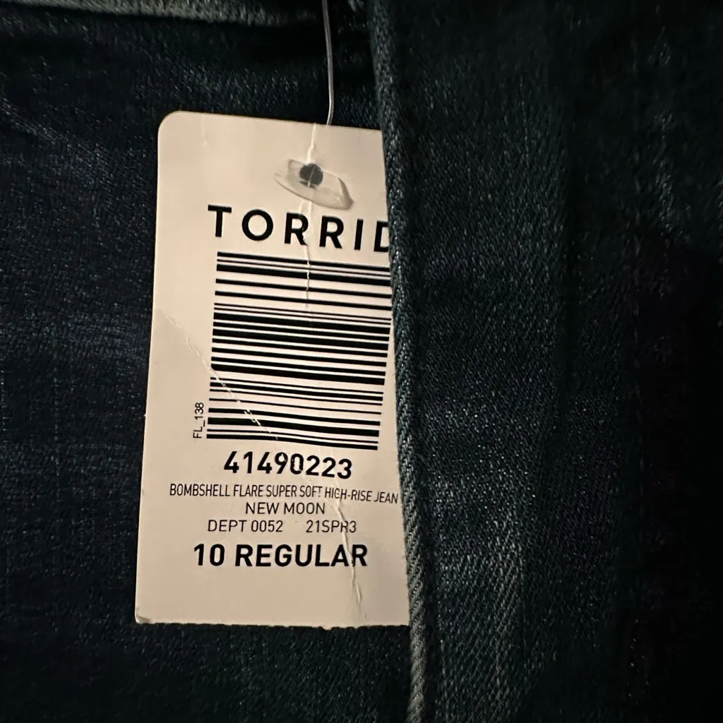 Torrid size 10 r bombshell Dark Blue Flare Jeans new - Image 4