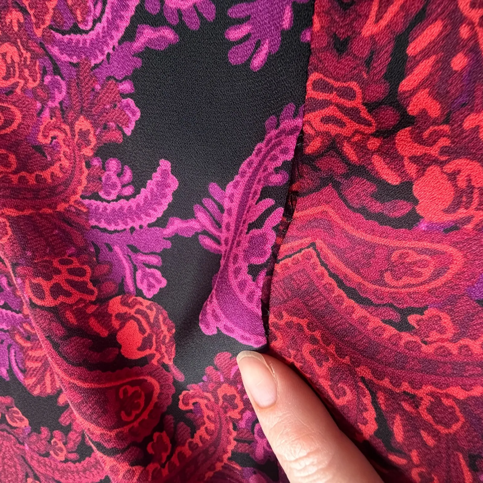 Caro Est 1946 Paisley Print Chain Neck Blouse Size 18/20W Lightweight Boho Artsy Purple - Image 7