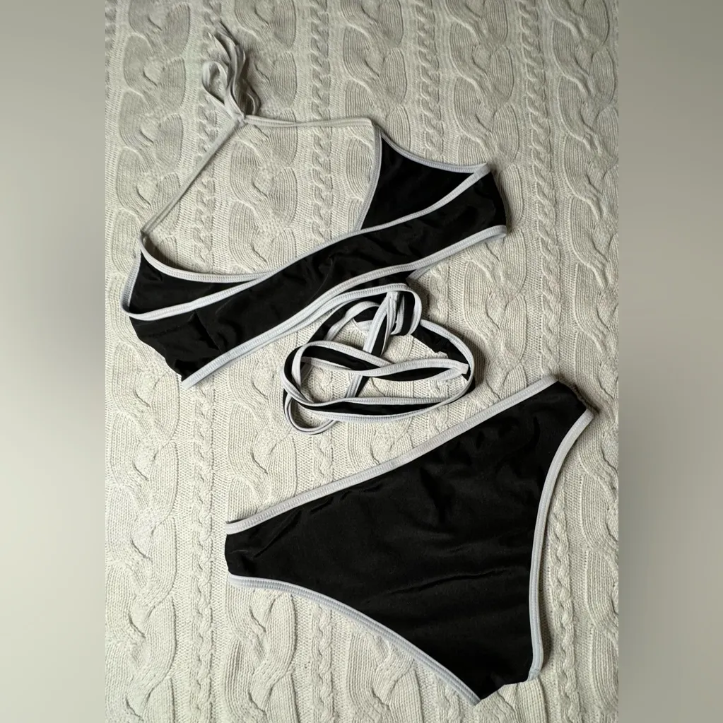 SHEIN Black & White Tie-front Bikini - Image 2
