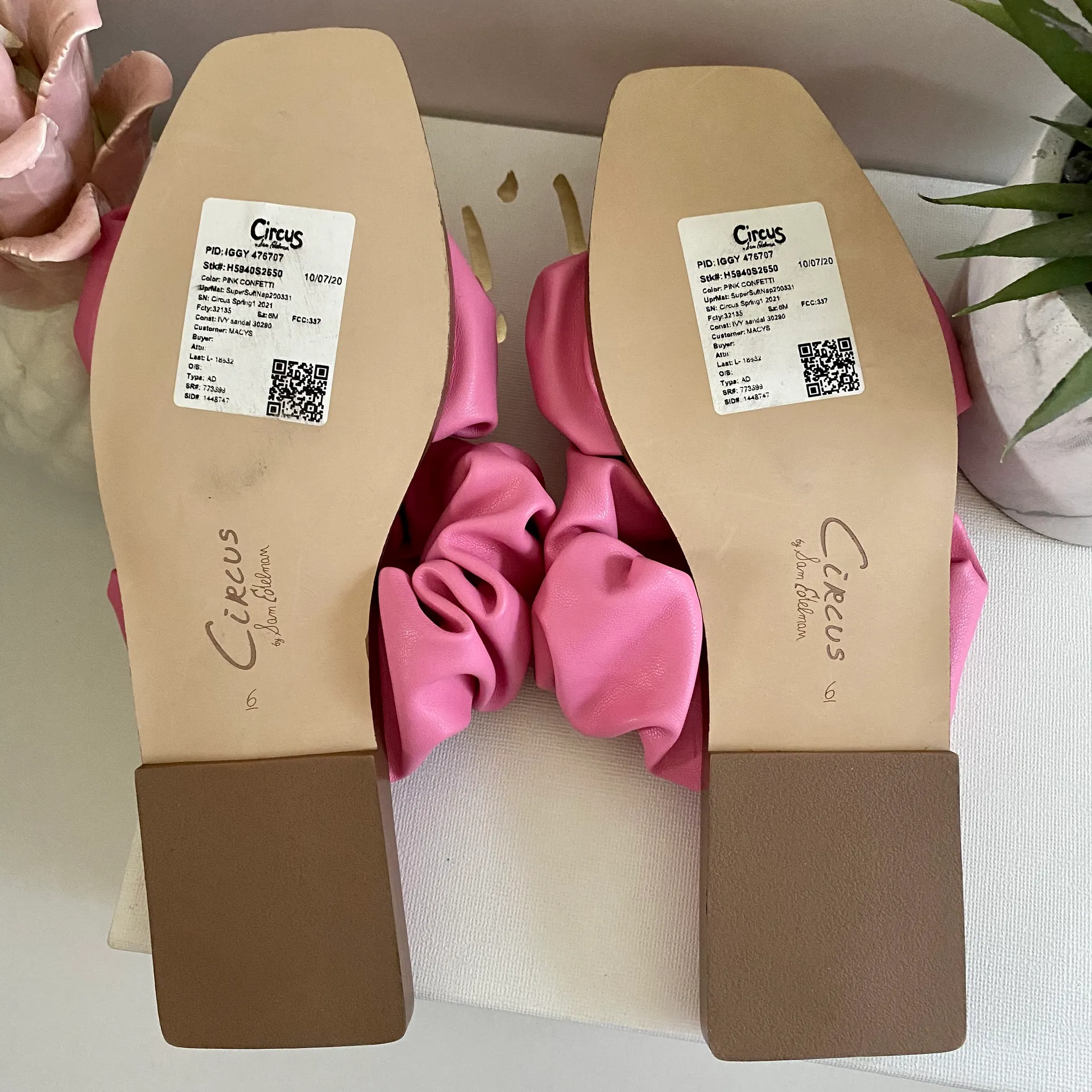 NEW Sam Edelman Iggy Slides - Image 9