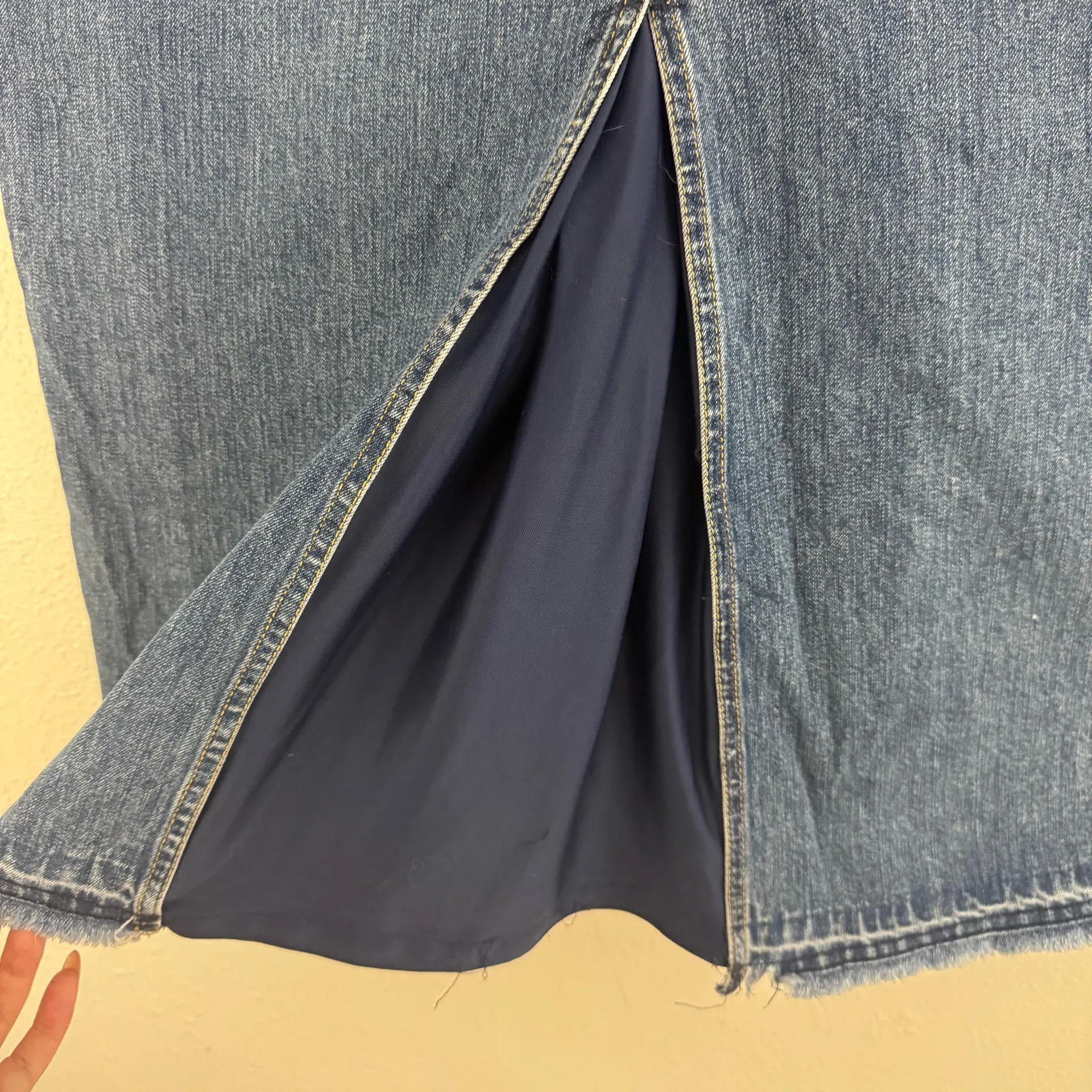 VENEZIA JEANS Vintage 90s Dark Wash Denim Plus Size Raw Edge Summer Maxi Skirt Blue - Image 7