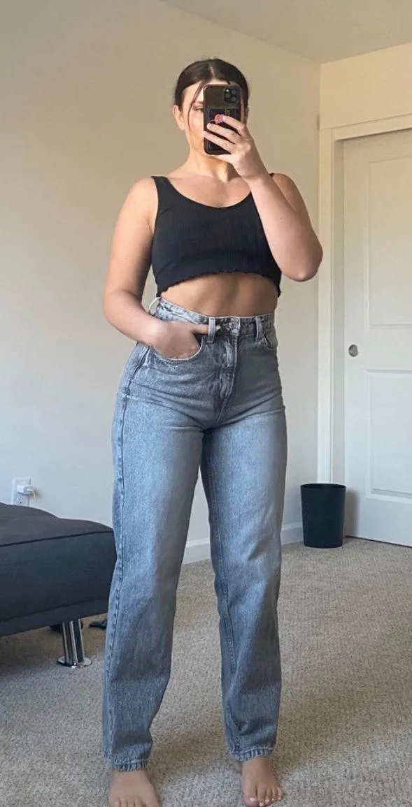 H&M High Waisted 90’s Straight Jeans Size 6 - Image 2