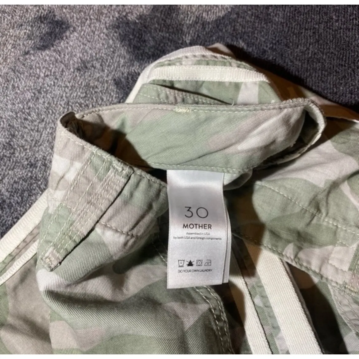 MOTHER The Shaker Chop‎ Crop Fray Wash Desert Print Camo Pant Size 30 Green - Image 6