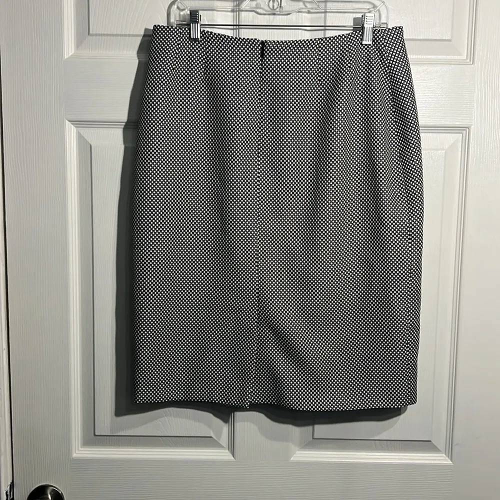 Kasper Separates Women's Skirt - Size 12 - Black/White Lined - Image 4