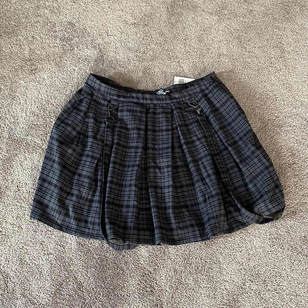Hot Topic Black Plaid Suspender Skirt SIZE XL Punk Goth Grunge Pleated Mini - Image 2