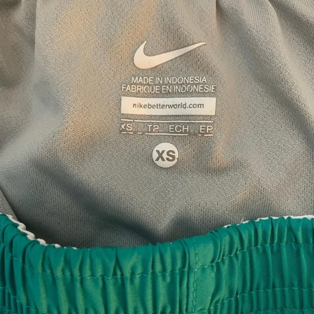 Nike XS Women’s Turquoise Athletic Shorts - Image 3