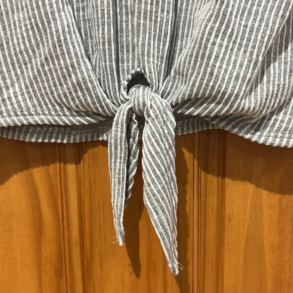 Caution to the Wind Gray Striped Long Sleeve Shirt Women’s Medium Tie Waist Top - Image 3