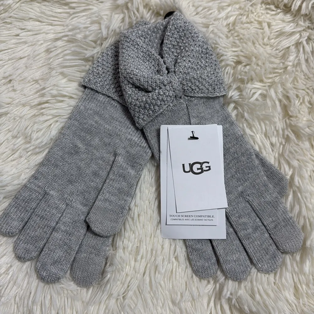 UGG  Gray Bow Gloves - Image 2