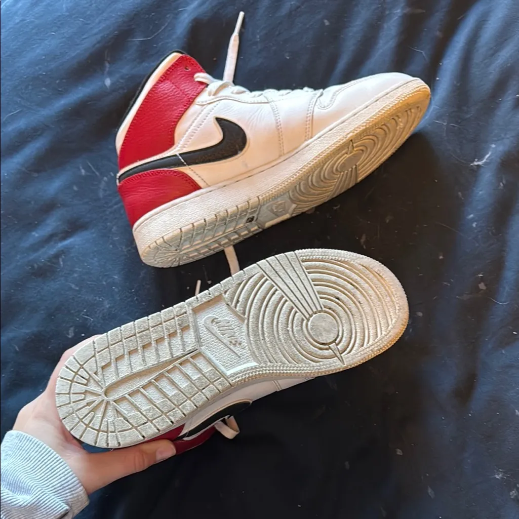 Nike Women's Shoes - Red, White, and Black - Image 3