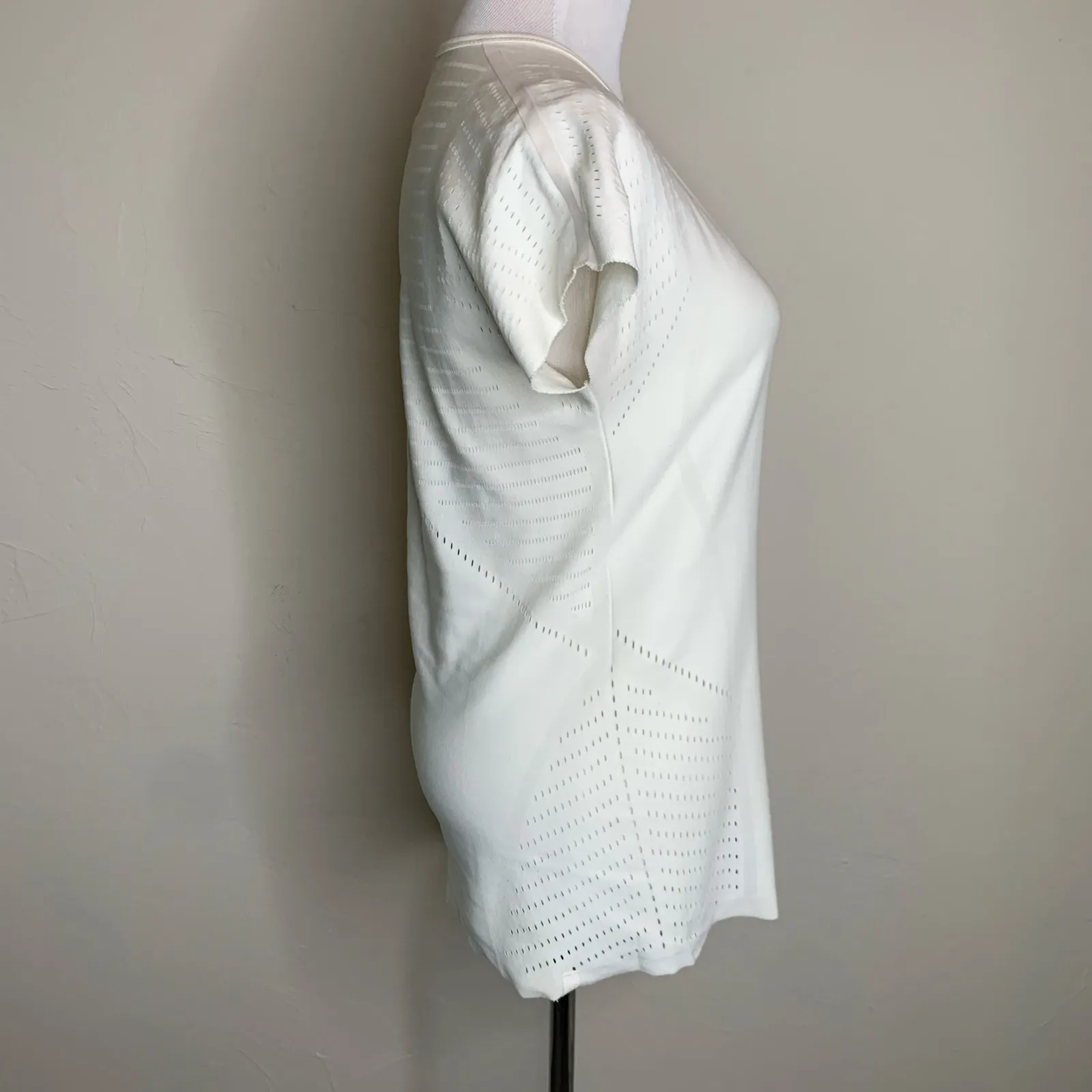 Lululemon Time Warp Ghost Cream Fitted Microfiber Shirt ? 6/8? - Image 4