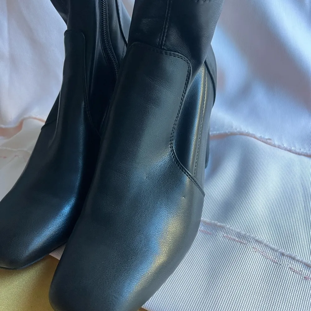 Madden Girl Black Heeled Boots Classic Western Style - Image 9