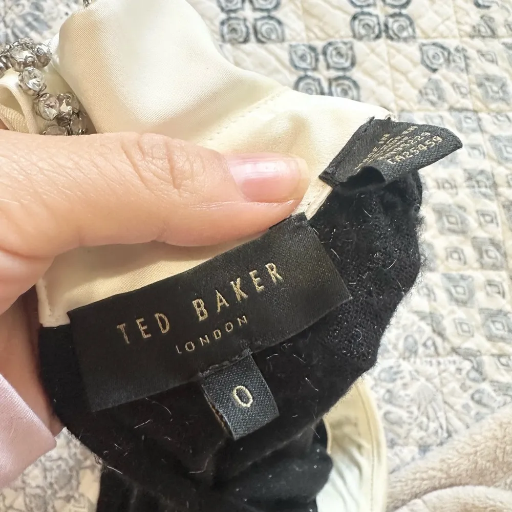 Ted Baker mesh Black Sweater with Peter Pan White Embroidered Collar size 0 - Image 5