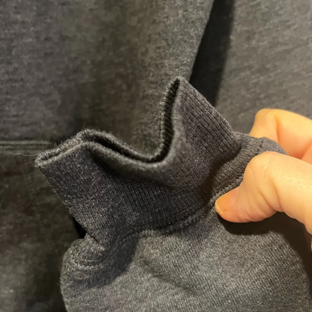 Billabong Dark Gray with multi color logo kangaroo pocket hoodie size small - Image 5