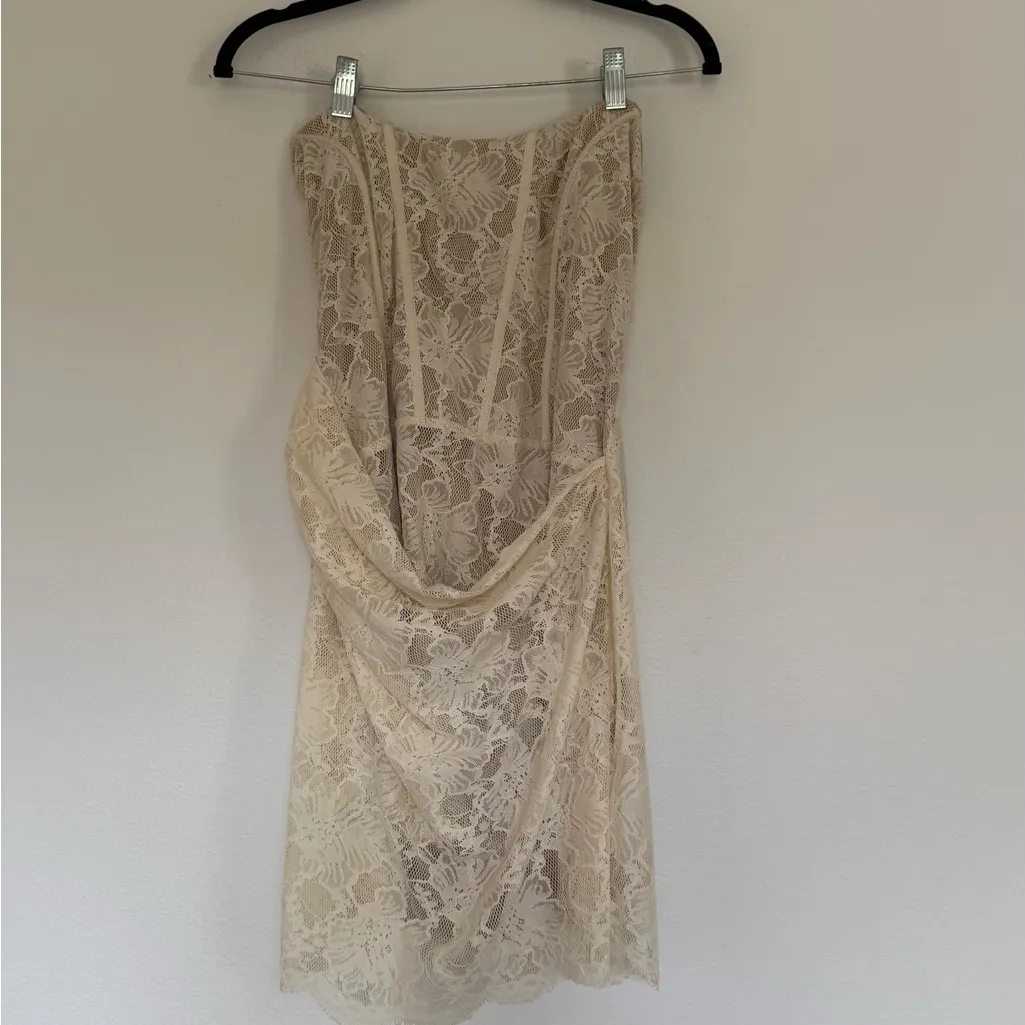 NBD Strapless Cream Lace Dress - Image 3