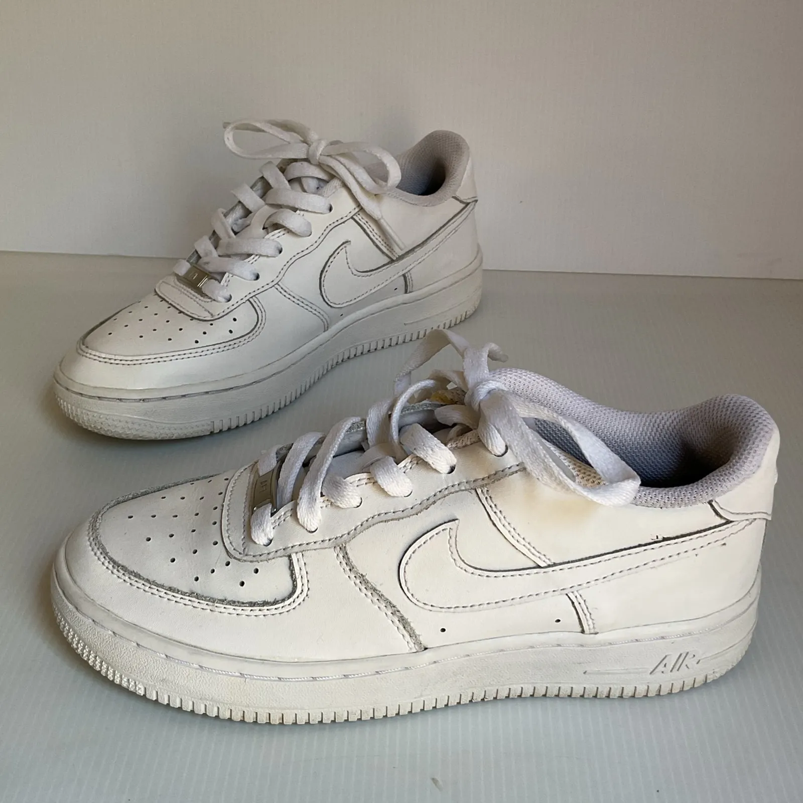 Nike Air Force 1 Sneakers Youth 5.5Y Women's 7  Low White Casual Everyday - Image 2
