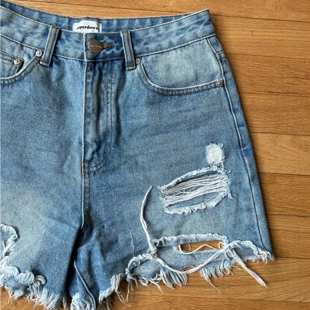 Superdown Blue Denim Distressed High Waisted Shorts Size 26 - Image 4