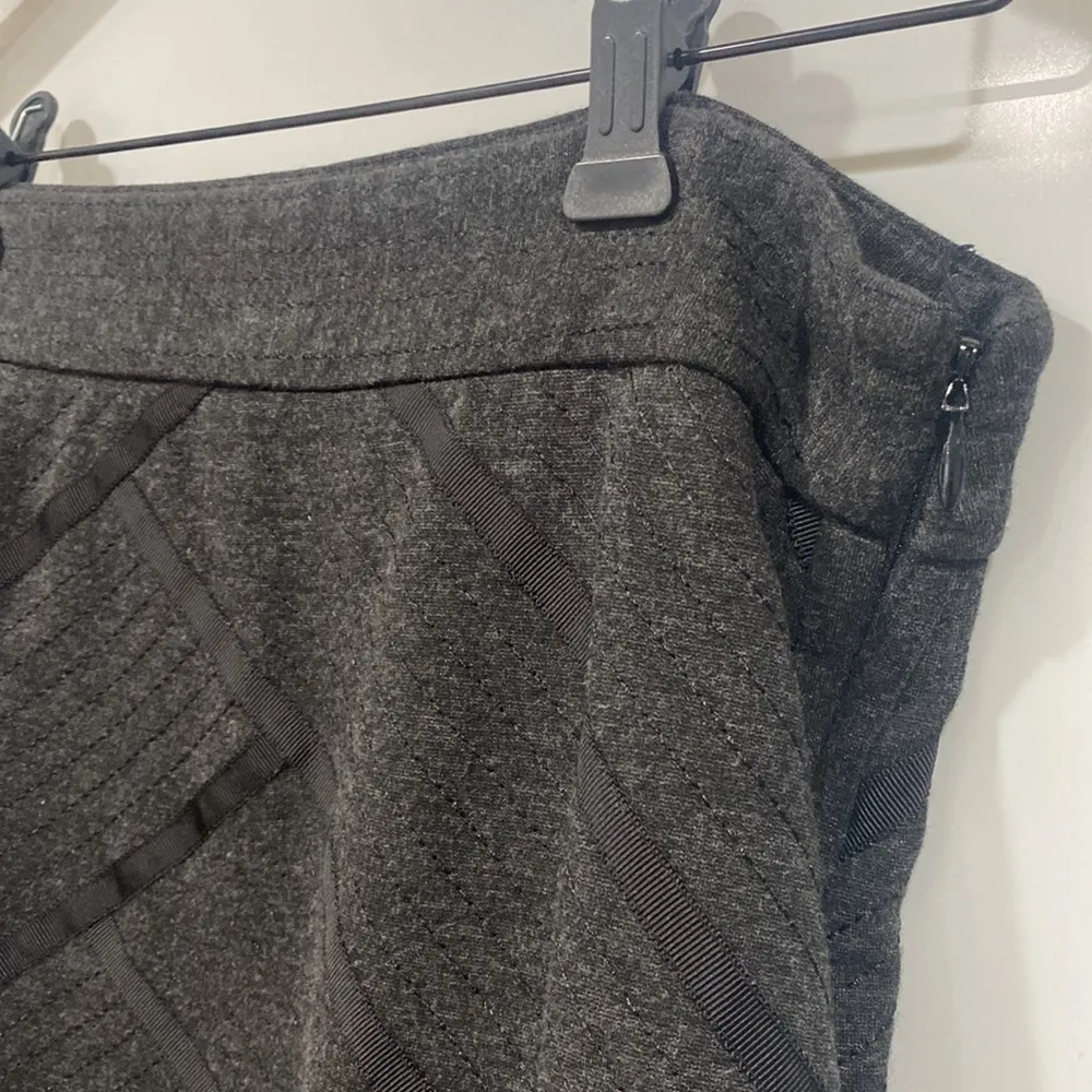 White House Black Market Women’s Grey Stripe Petites Short Pencil Skirt Sz 6P - Image 2