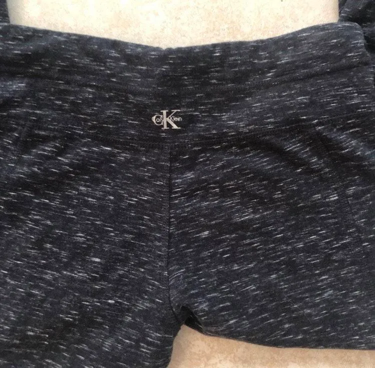 NWOT  cropped athletic pants. Sz M - Image 5