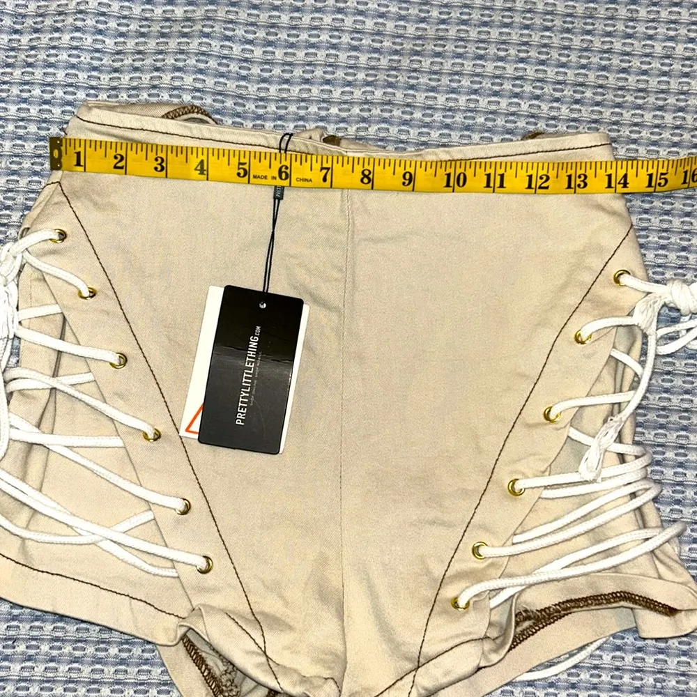 PrettyLittleThing Shape Ecru Lace Up Side Denim Shorts NWT - Image 4