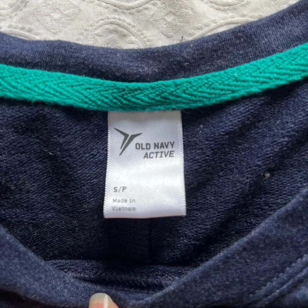 Old Navy Active Navy and Teal Top - Image 5