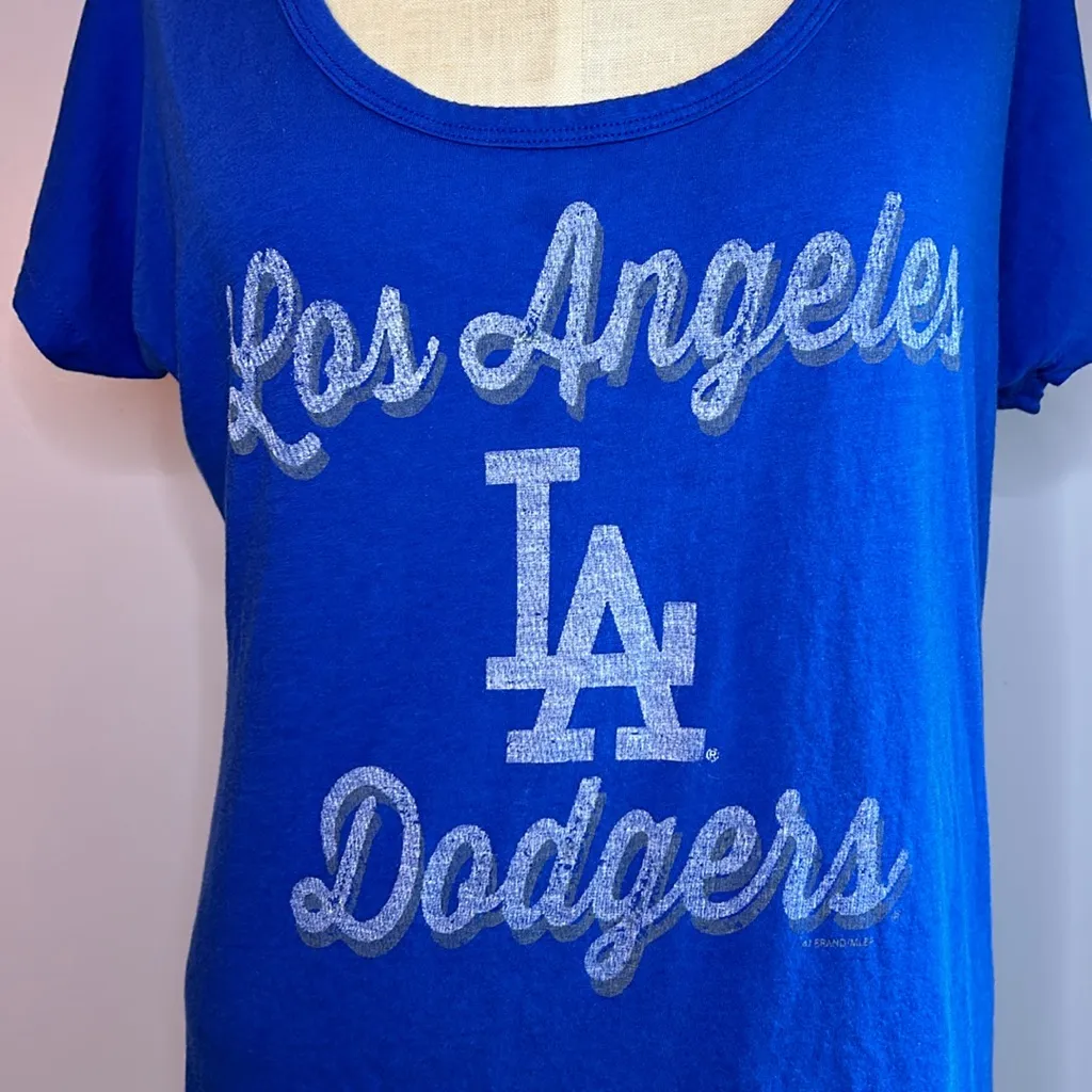 LA Dodgers Los Angeles Dodgers blue high low scoop neck T shirt Size medium - Image 5