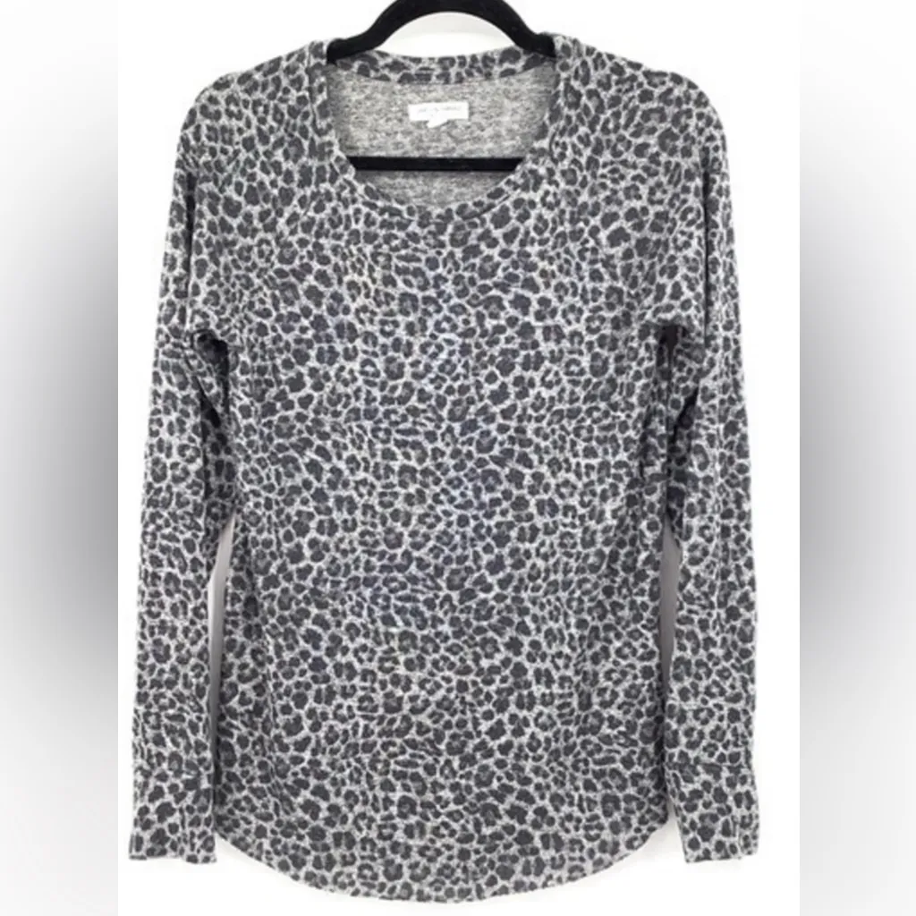 Lighter Weight Leopard 🐆 or Cheetah 🐆 Sweater, Very Good Condition - Image 3