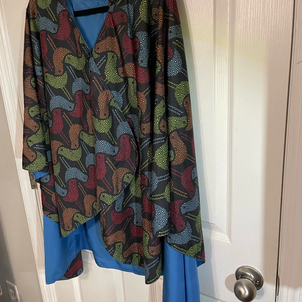 RainCaper Womens Rain Cape Poncho with Hood Reversible Birds Colorful OS Black Size undefined - Image 4