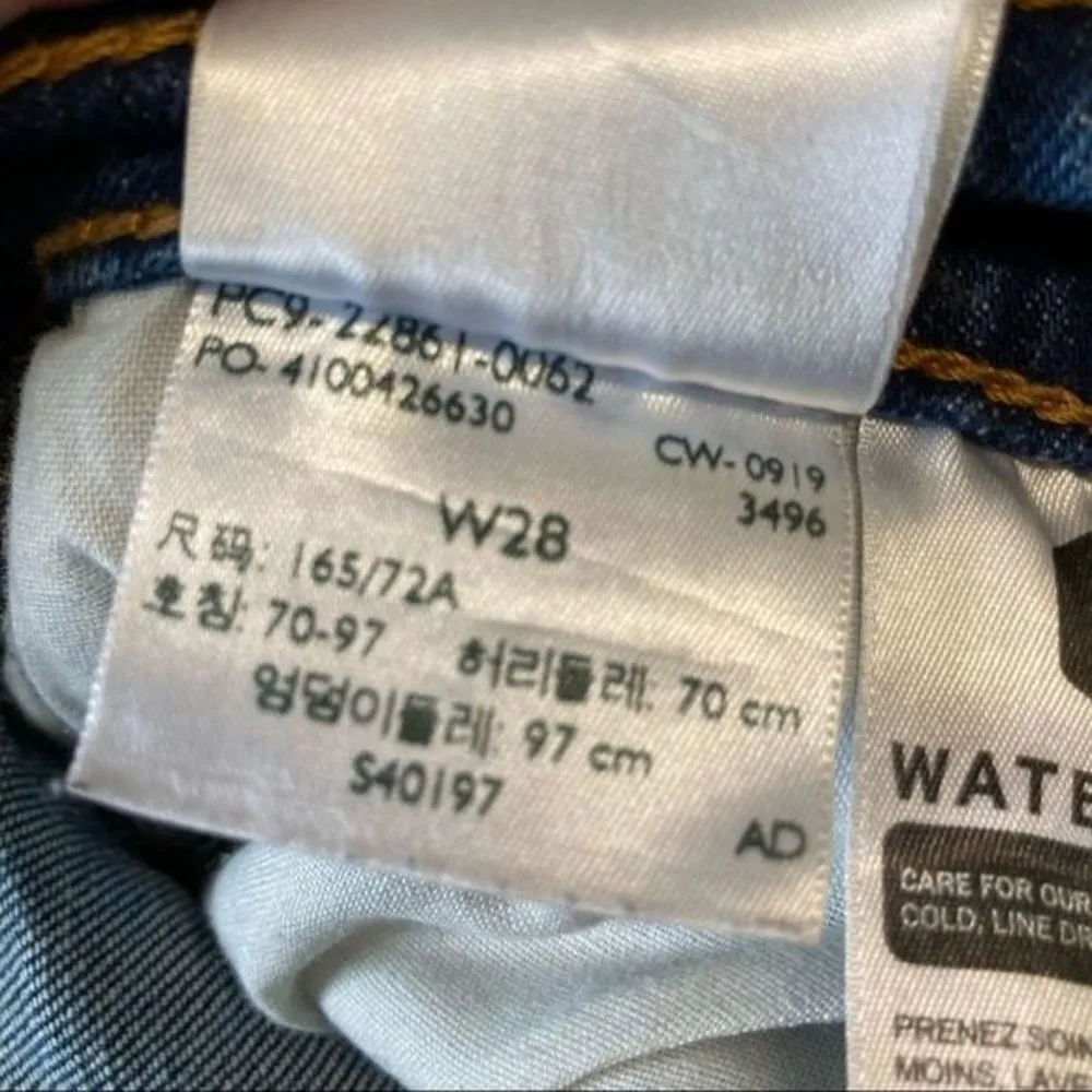 Levi's Premium Wedgie Straight High Rise Raw Hem Jeans Size 28 - Image 12