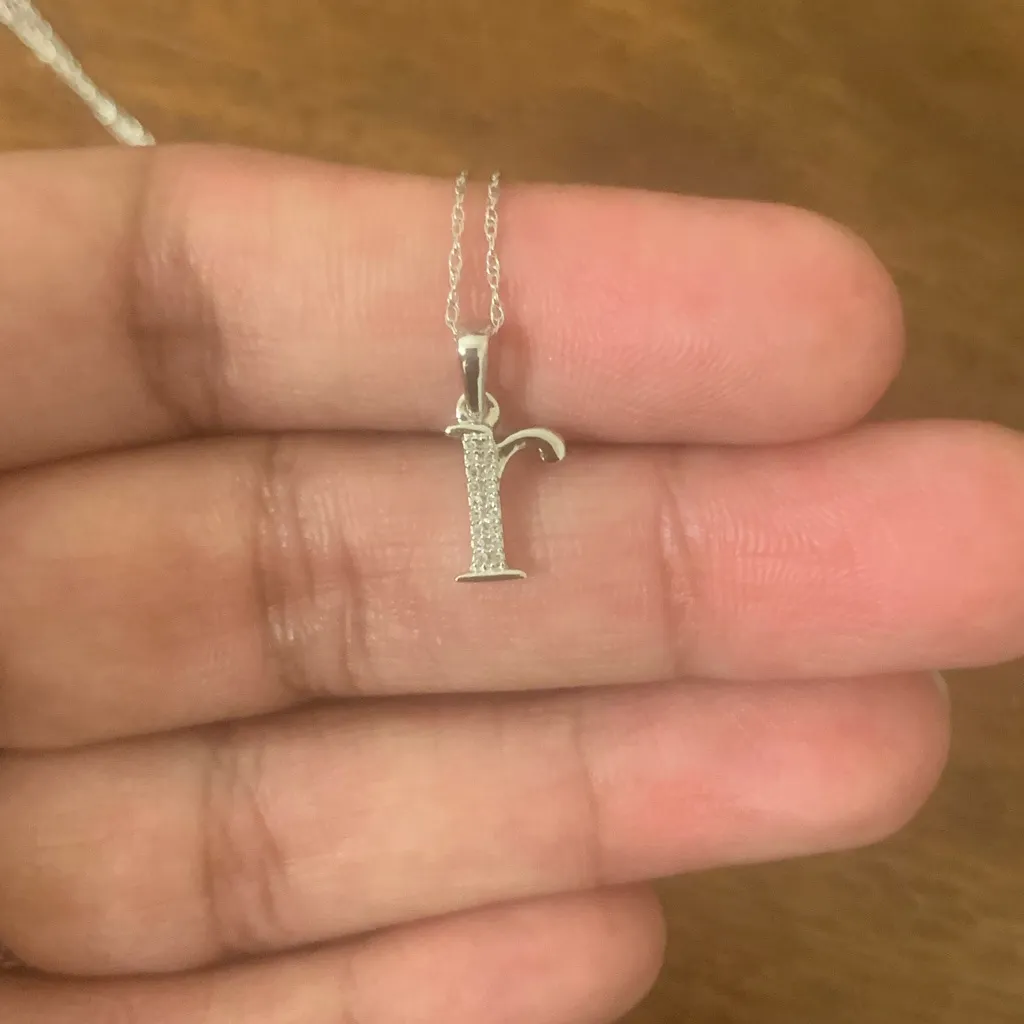 10kt White Gold "R" Initial Diamond Necklace - Image 7