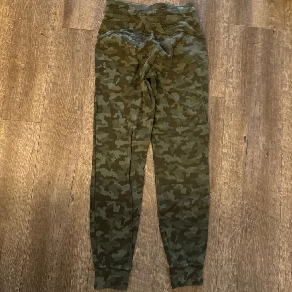Lululemon Ready to Rulu Jogger in Heritage Camo Dark Olive Green Twill - Image 9