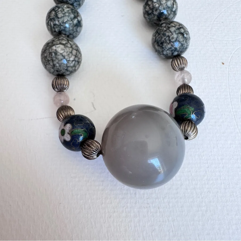 Vintage Grey Lacey Agate Large Round Bead Necklace Women’s Estate Jewelry Gray - Image 2