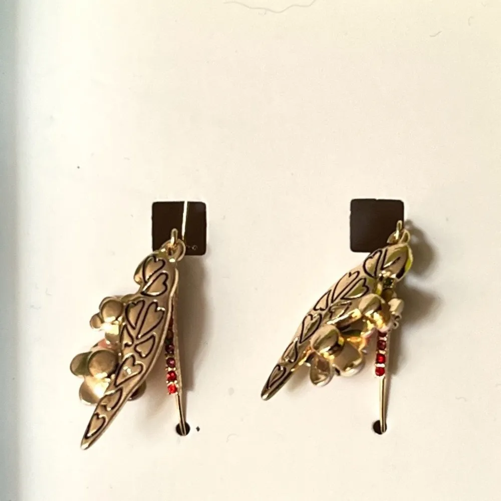 Betsey Johnson Parrot and Flowers Dangle Earrings Gold Tone Yellow Green - Image 4