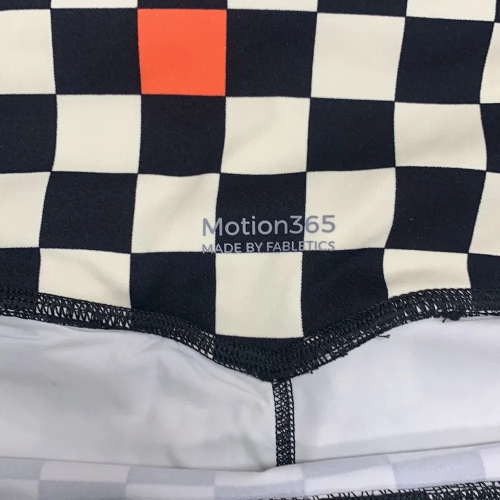 Fabletics Motion 365 Biker Shorts Retro Size 2X - Image 2