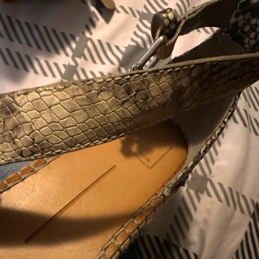 Snake flatform sandals Size 9 - Image 3