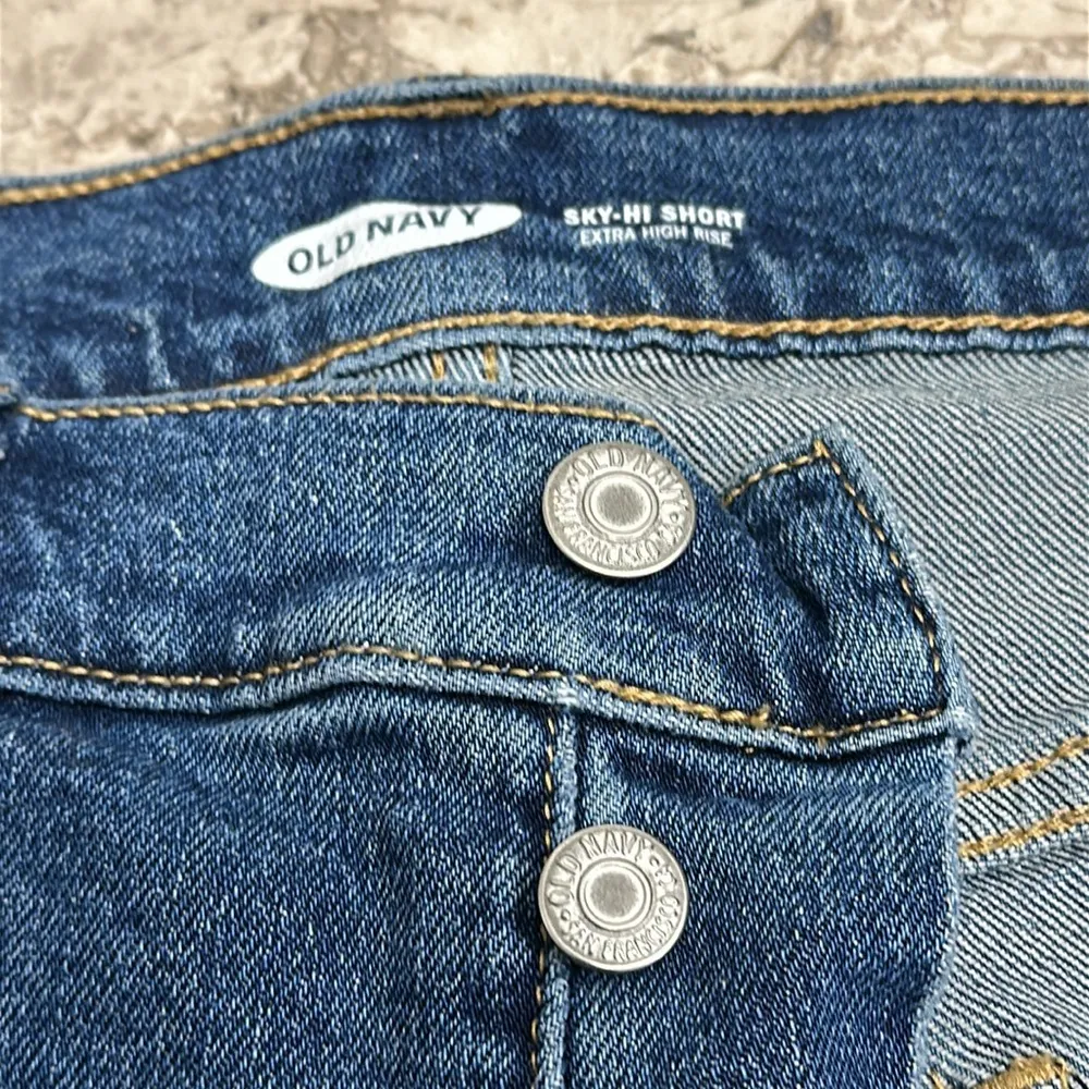 Old Navy Sky High Button Fly Cuffed Jean Short Size 14 NEW 5” Inseam - Image 6