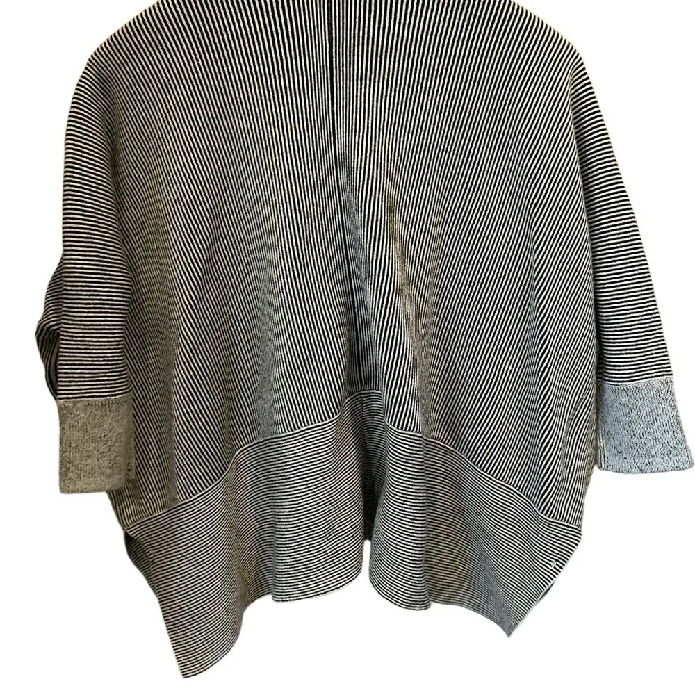 Cabi S white and black striped zip up‎ oversized top - Image 7