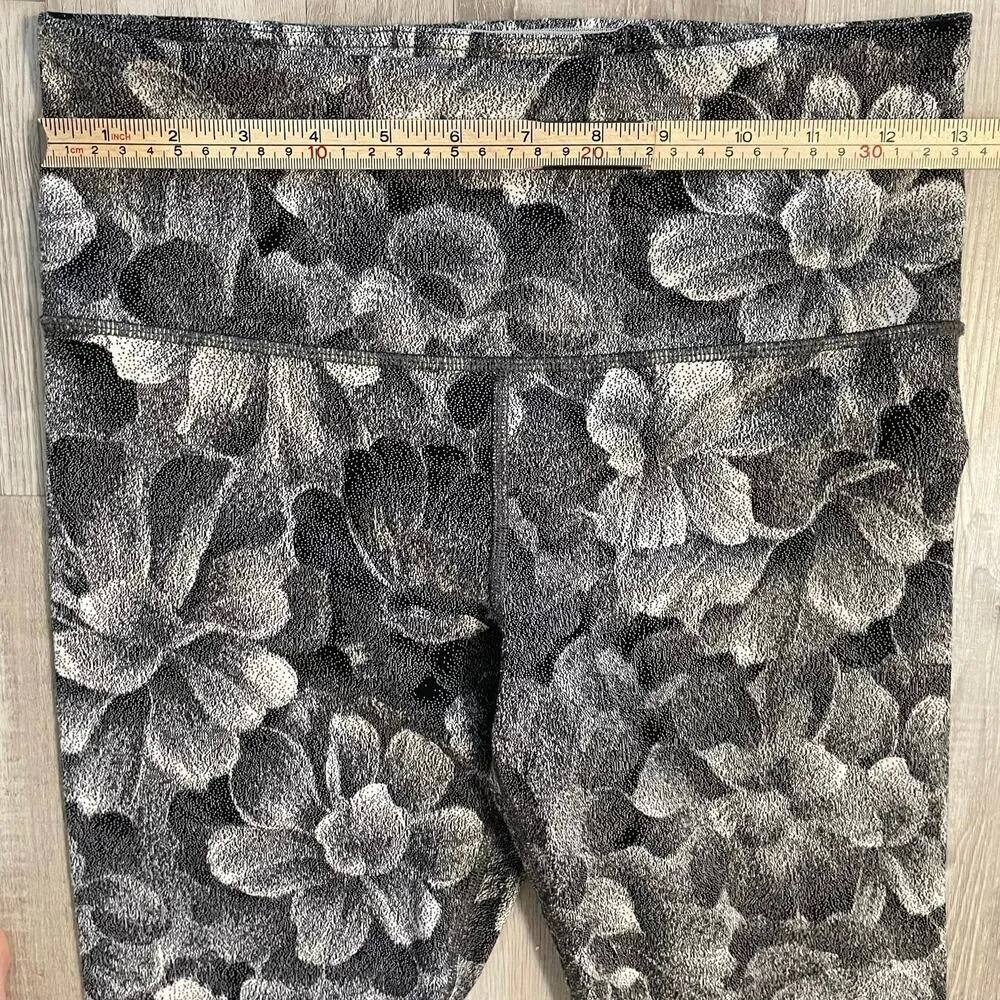 Athleta Elation Textured Tights in a Chakra Floral Black/Seasalt pattern. Sz sm - Image 4