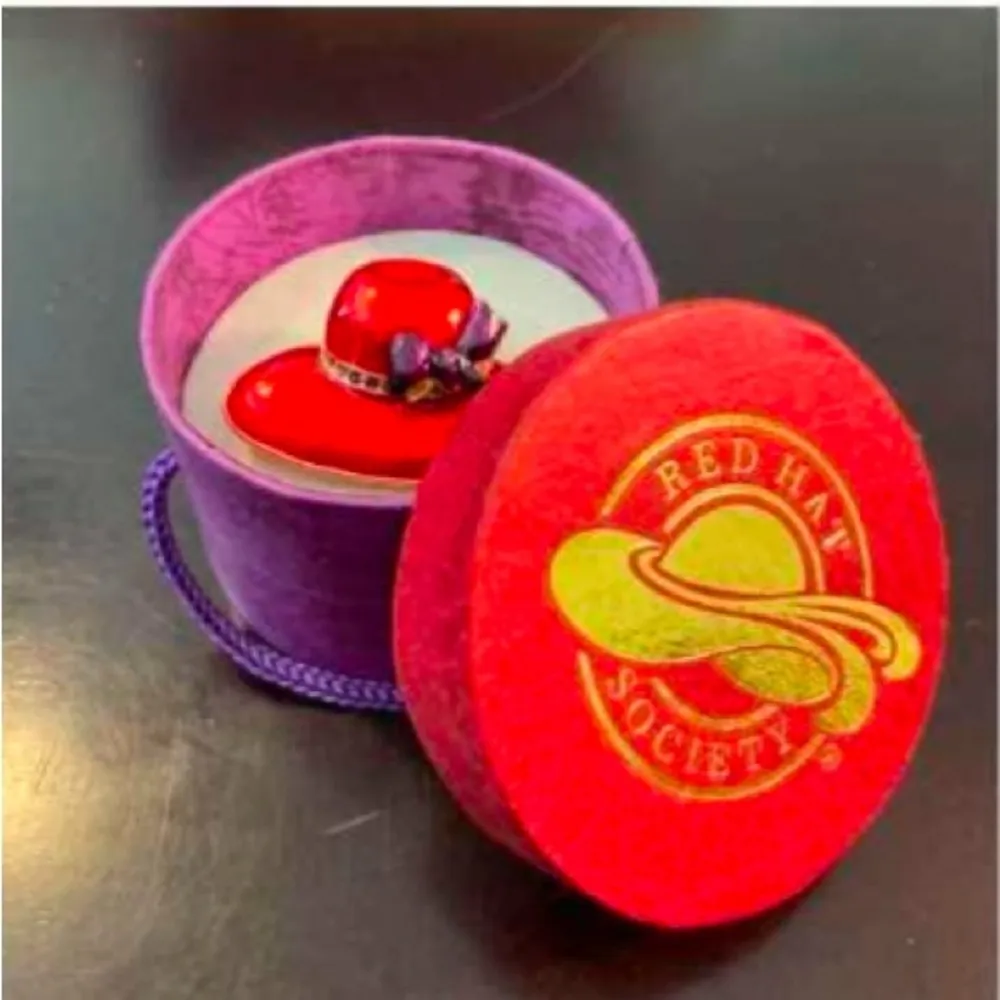 Vintagee Red Hat Society watch, brooch, brooch box and badge or eyeglass holder - Image 5