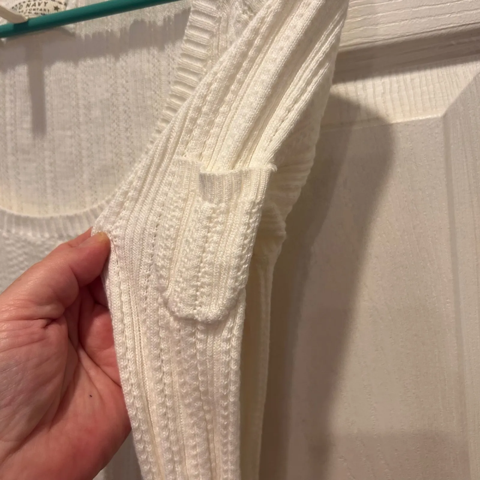 Old Navy Women's Cream Knit Long Sleeve Top Scoop Neck‎ Sweater Medium - Image 5