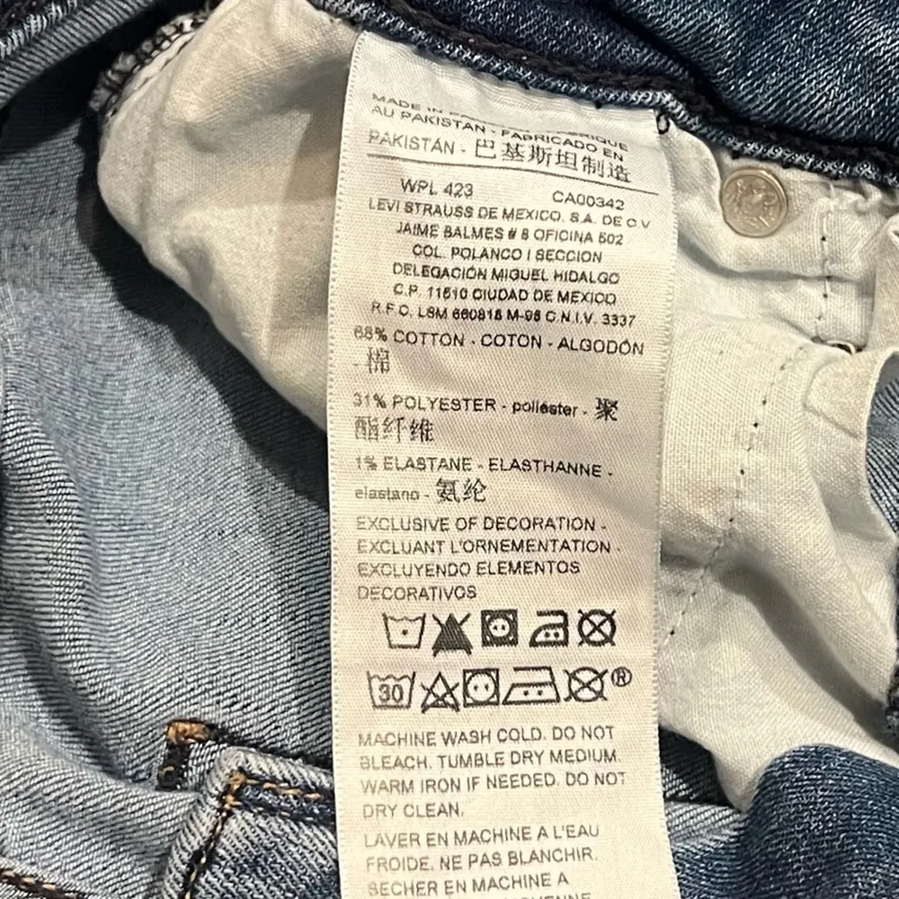 Levi’s Signature Slim Cuffed Mid Rise Blue Denim Jeans Size 2 Stretchy Crop - Image 5