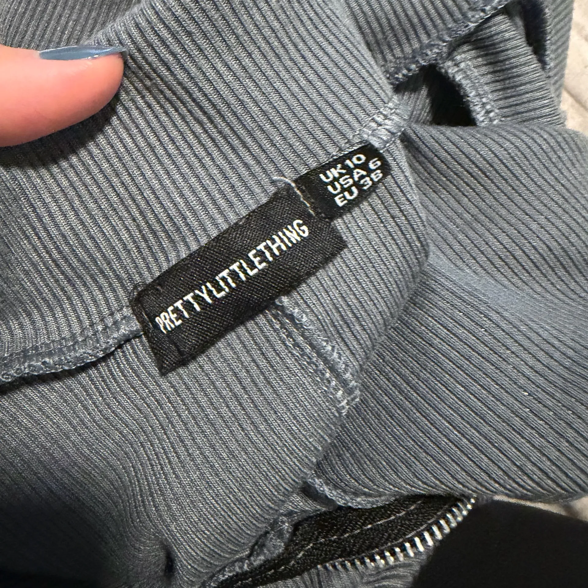 charcoal cropped sweater - Image 4