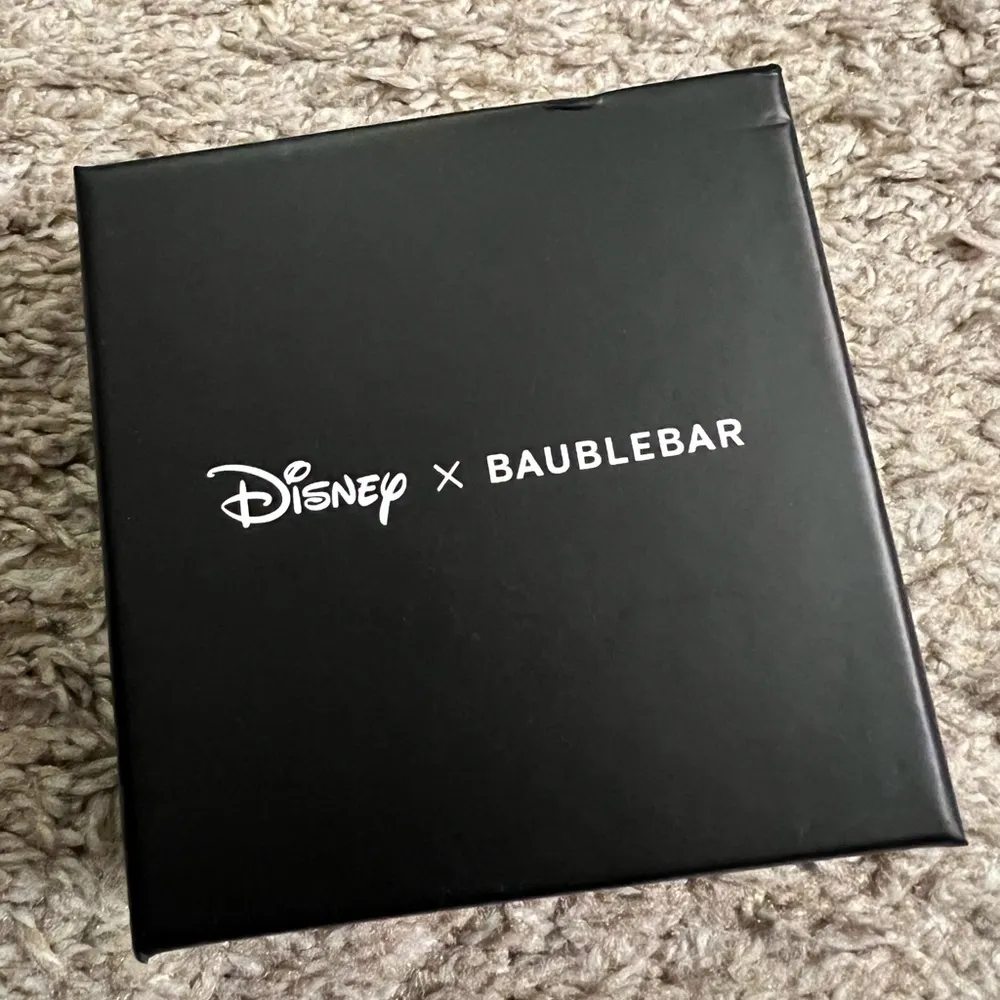 BaubleBar x Disney Minnie Earmuff Winter Ice Skating Snow Christmas Earrings - Image 7