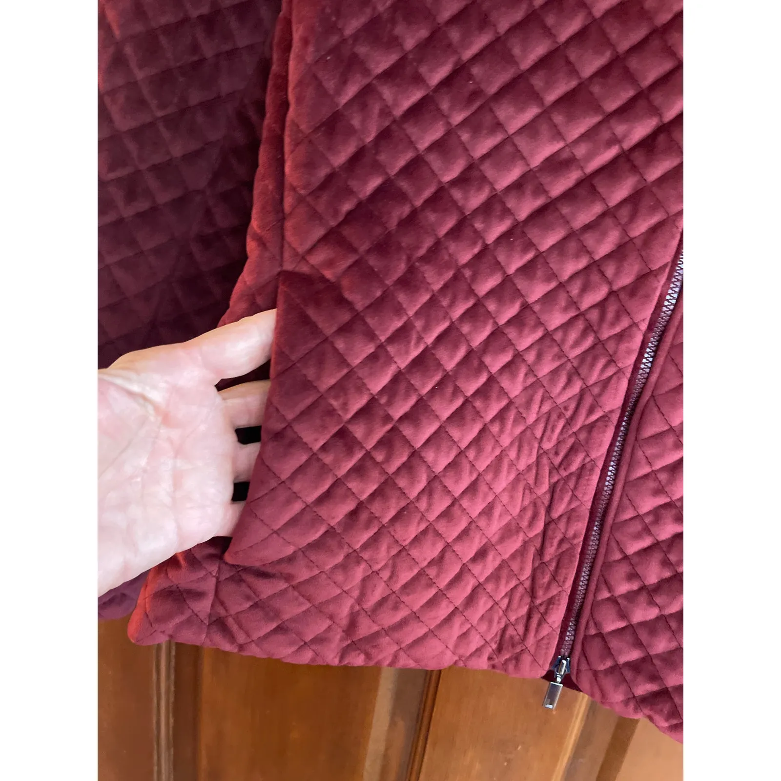 LASSERE CELVET QUILTED JACKET WINE COLOR SIZE SMALL - Image 2