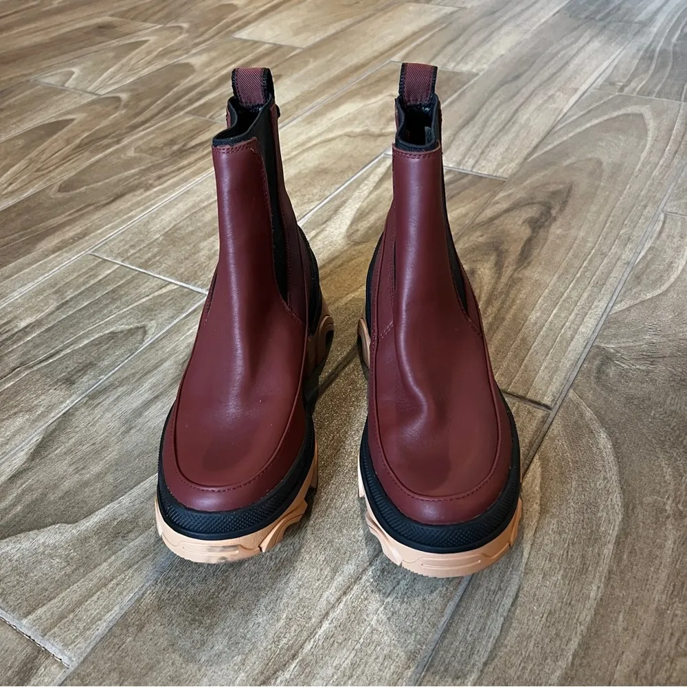 NWOB Women's Brex Boot Chelsea Waterproof Boots SIZE 6.5 - Image 4