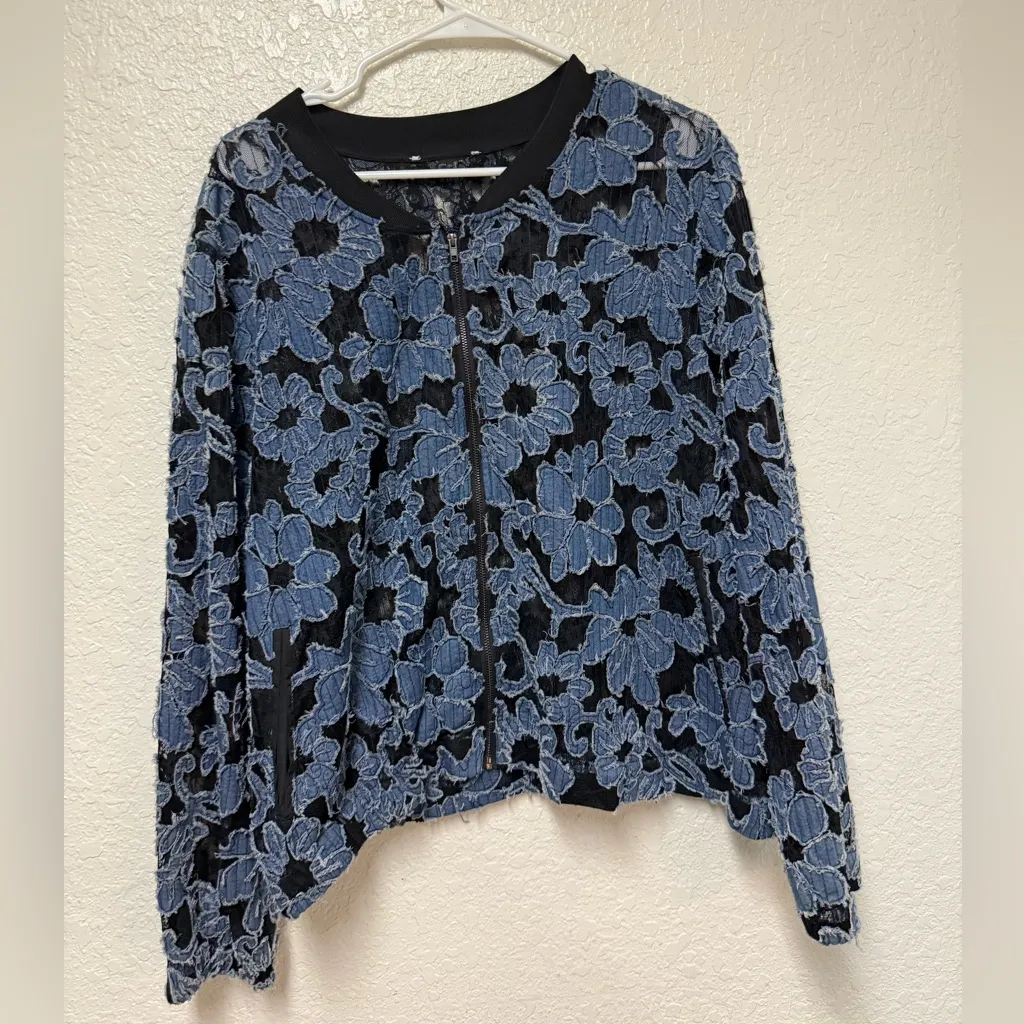 Floral Lace Women's Jacket in Blue and Black - Image 5
