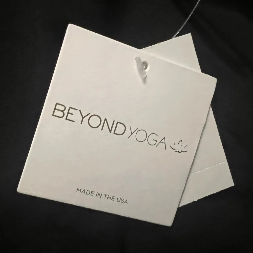Beyond Yoga womens  black Cropped Pullover - Image 3