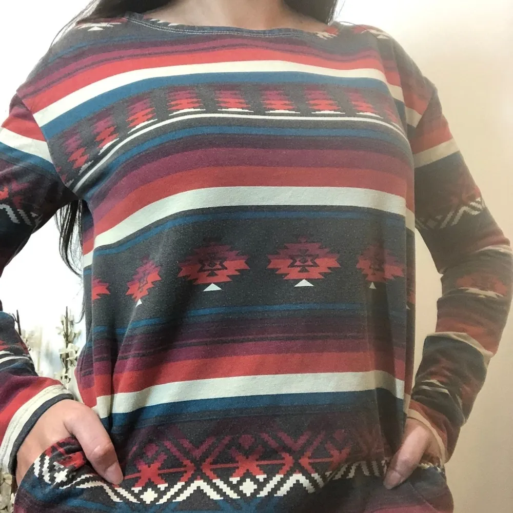 Truly Madly Deeply Pullover Sweater with Pockets Tribal/Aztec Print Size Small - Image 5